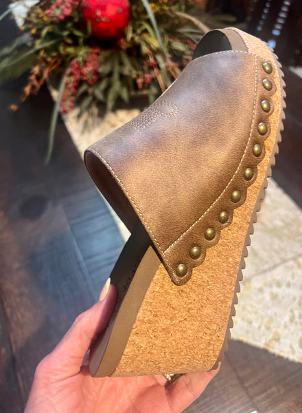 Saddle Up Wedges